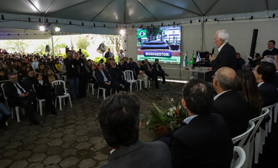 Governo entrega caminhões a municípios para facilitar a distribuição de alimentos