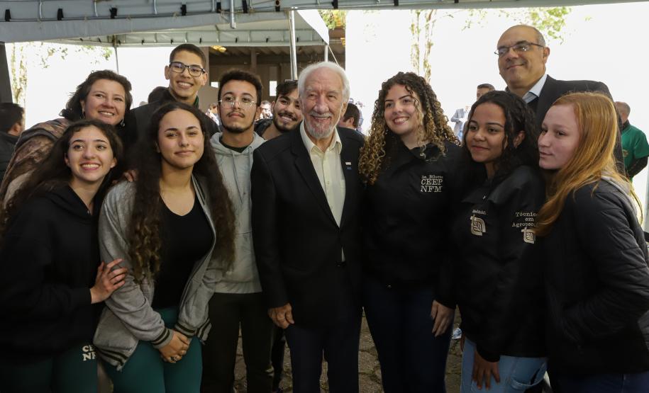 Governo entrega caminhões a municípios para facilitar a distribuição de alimentos