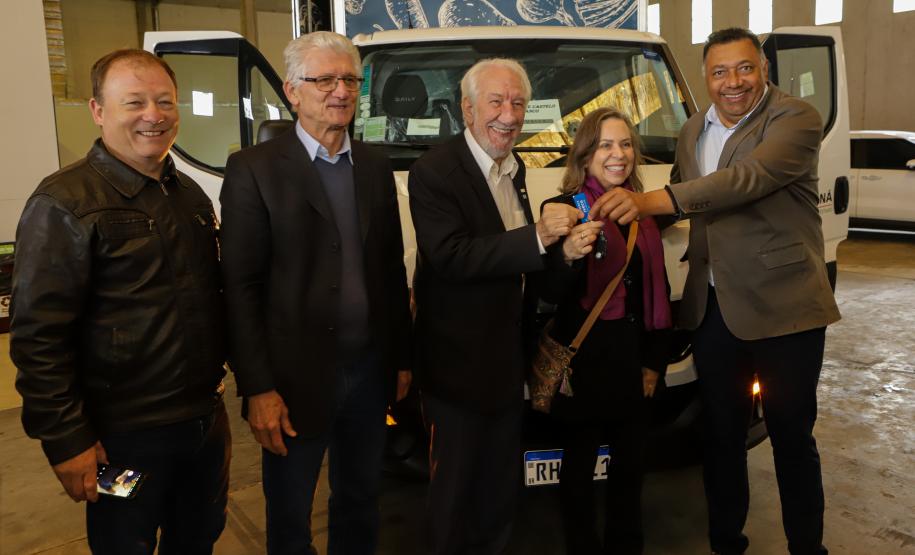 Governo entrega caminhões a municípios para facilitar a distribuição de alimentos