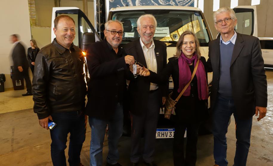 Governo entrega caminhões a municípios para facilitar a distribuição de alimentos