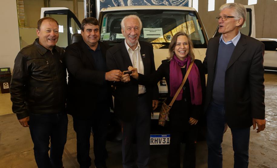 Governo entrega caminhões a municípios para facilitar a distribuição de alimentos