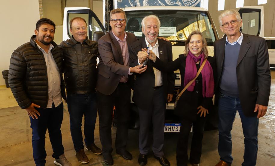 Governo entrega caminhões a municípios para facilitar a distribuição de alimentos