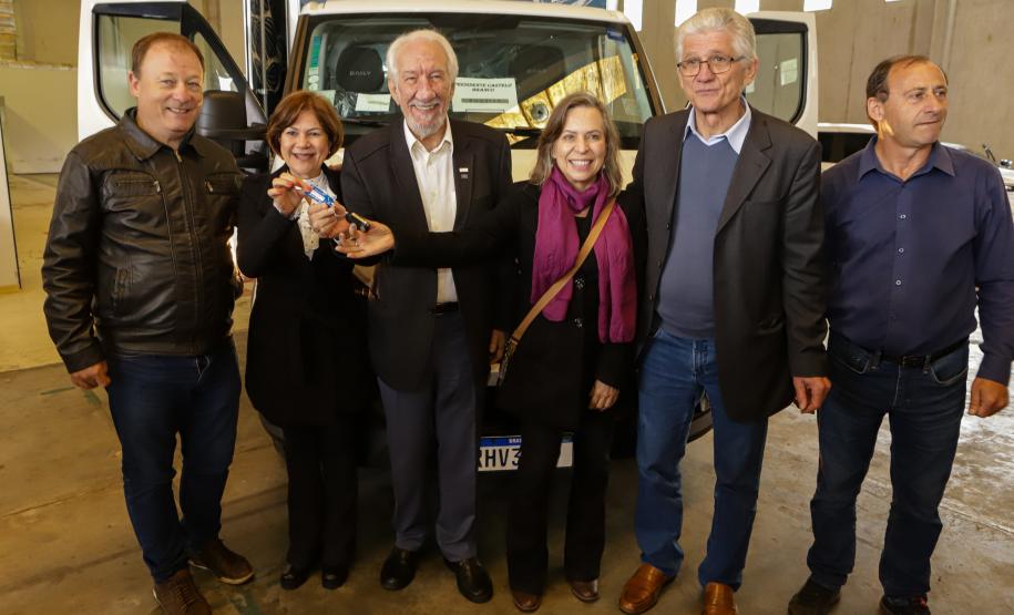 Governo entrega caminhões a municípios para facilitar a distribuição de alimentos