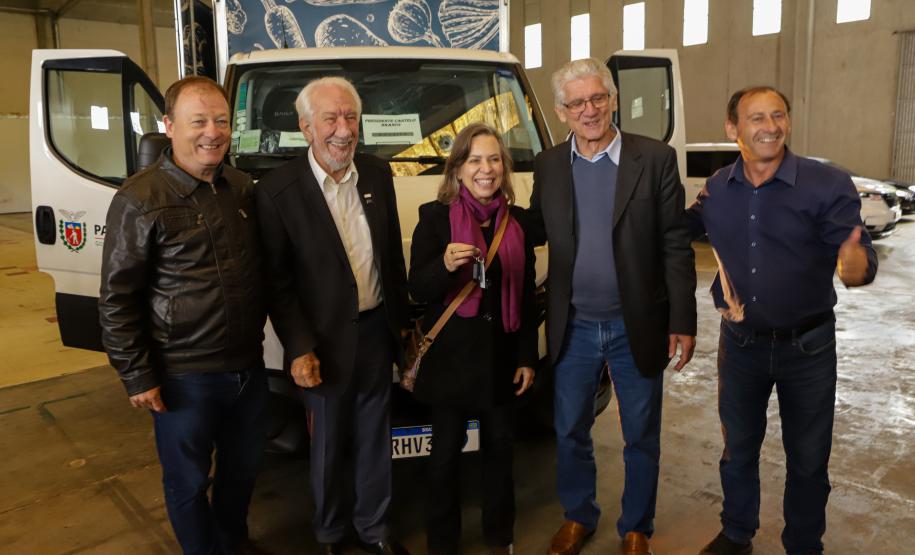 Governo entrega caminhões a municípios para facilitar a distribuição de alimentos