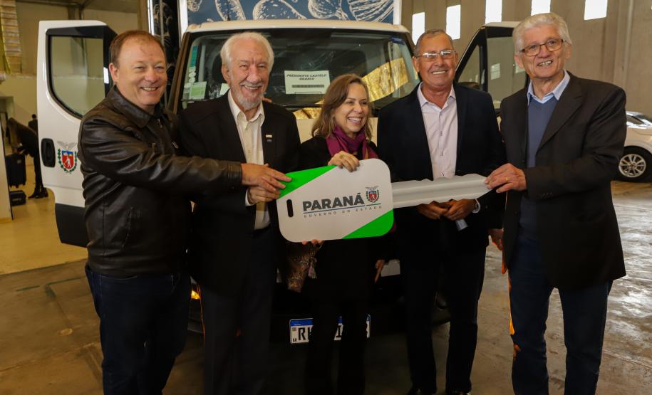 Governo entrega caminhões a municípios para facilitar a distribuição de alimentos