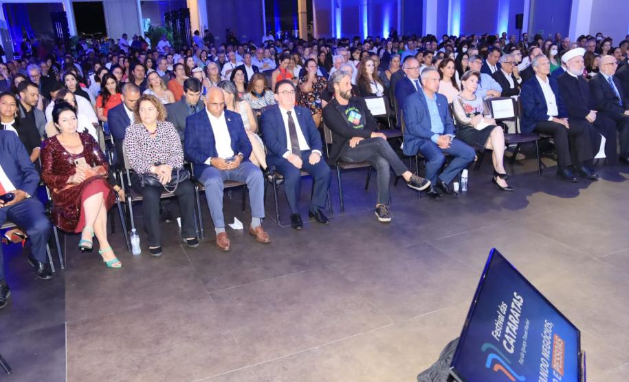 Atrativos turísticos do Paraná são destaque de feira internacional em Foz do Iguaçu