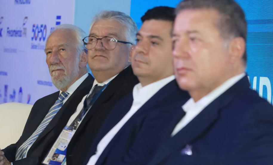 Atrativos turísticos do Paraná são destaque de feira internacional em Foz do Iguaçu