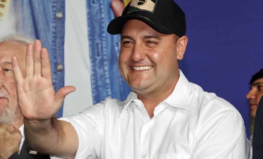 Equipamentos modernos e novo currículo preparam paranaenses do futuro, diz Ratinho Junior