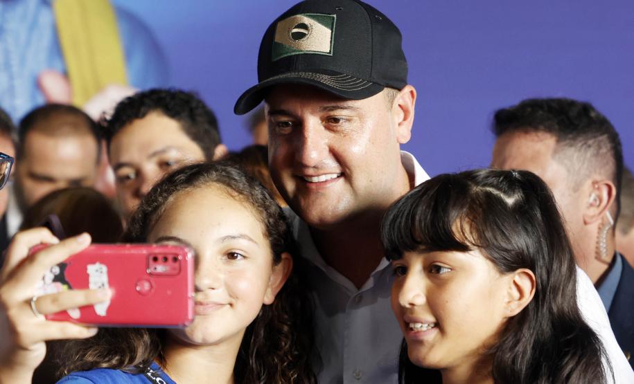 Equipamentos modernos e novo currículo preparam paranaenses do futuro, diz Ratinho Junior