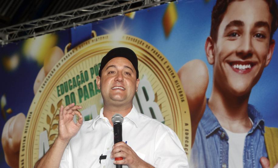 Equipamentos modernos e novo currículo preparam paranaenses do futuro, diz Ratinho Junior