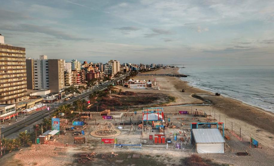 Futebol das Estrelas reúne veteranos paranaenses nas areias de Caiobá