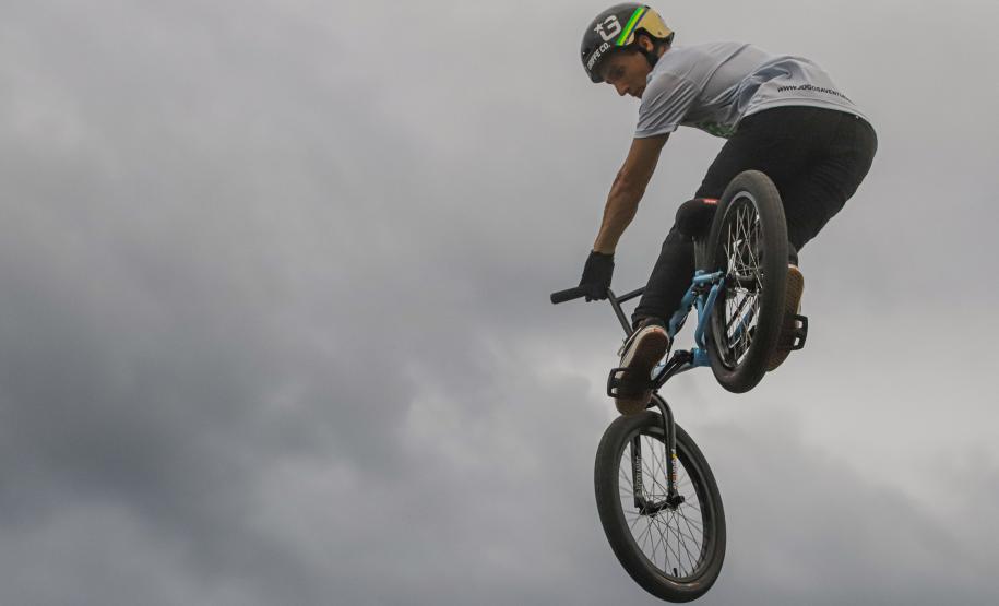 Futebol das Estrelas reúne veteranos paranaenses nas areias de Caiobá