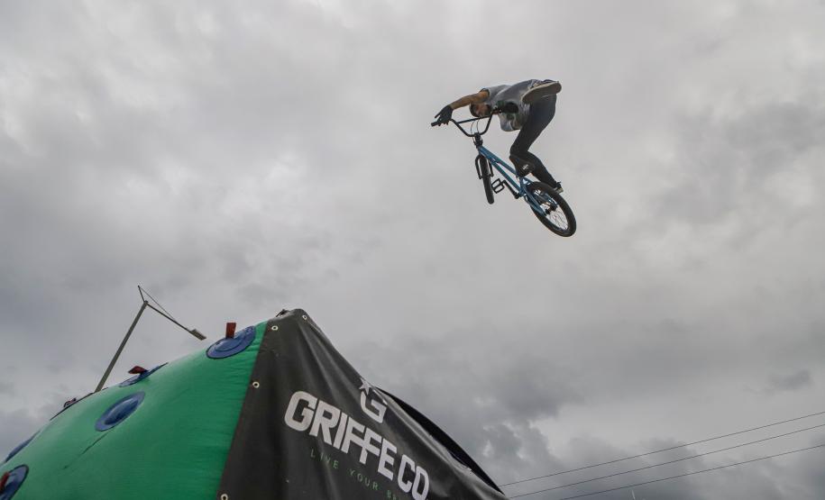 Futebol das Estrelas reúne veteranos paranaenses nas areias de Caiobá