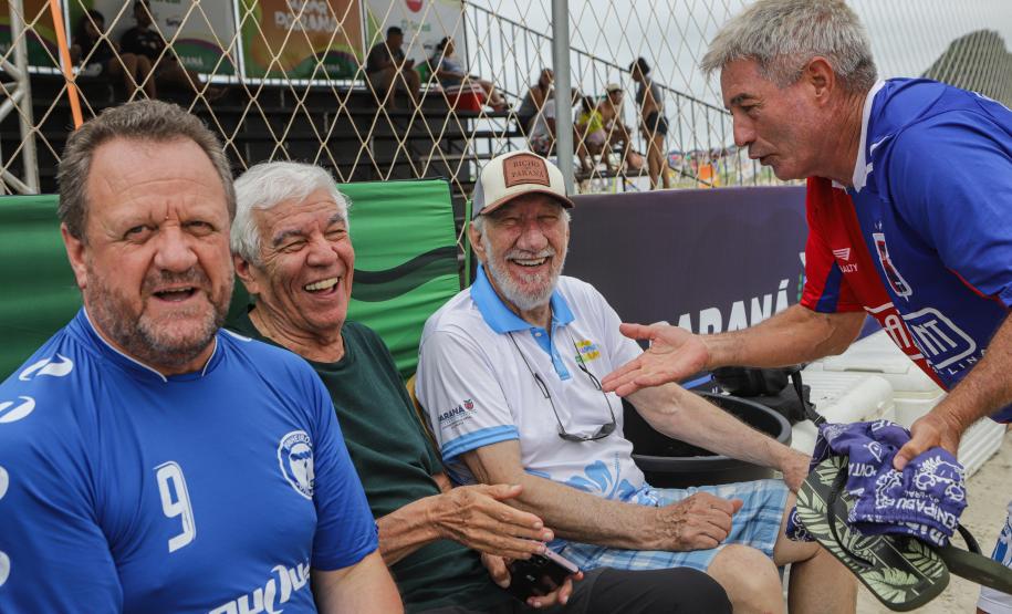 Futebol das Estrelas reúne veteranos paranaenses nas areias de Caiobá