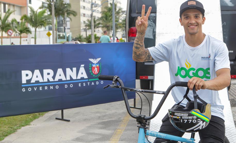 Futebol das Estrelas reúne veteranos paranaenses nas areias de Caiobá