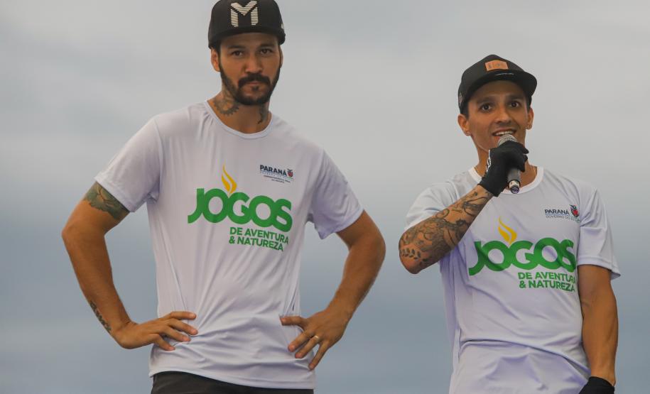 Futebol das Estrelas reúne veteranos paranaenses nas areias de Caiobá