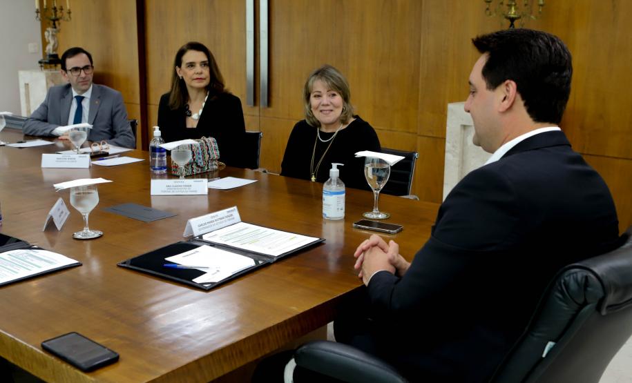 Governador destaca protagonismo feminino em reunião com OAB-PR e nova desembargadora do TJPR