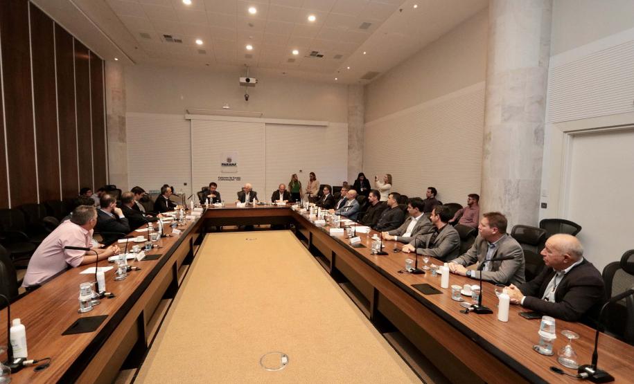 Estado e chinesa BYD discutem instalação de uma unidade da multinacional no Paraná