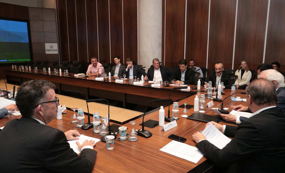 Estado e chinesa BYD discutem instalação de uma unidade da multinacional no Paraná