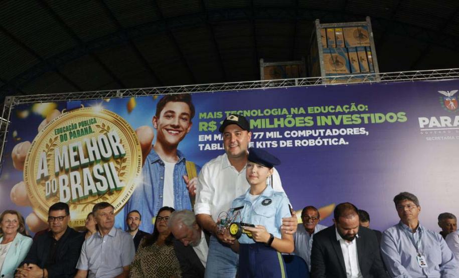 Estado distribui 77 mil novos equipamentos de informática e kits de robótica para escolas