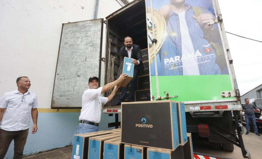 Estado distribui 77 mil novos equipamentos de informática e kits de robótica para escolas
