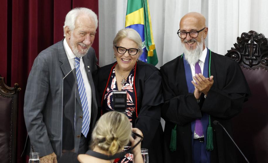 Vice-governador acompanha a posse da nova mesa diretora do Tribunal de Contas do Paraná