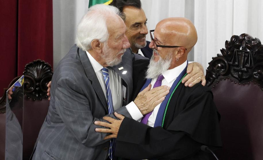 Vice-governador acompanha a posse da nova mesa diretora do Tribunal de Contas do Paraná