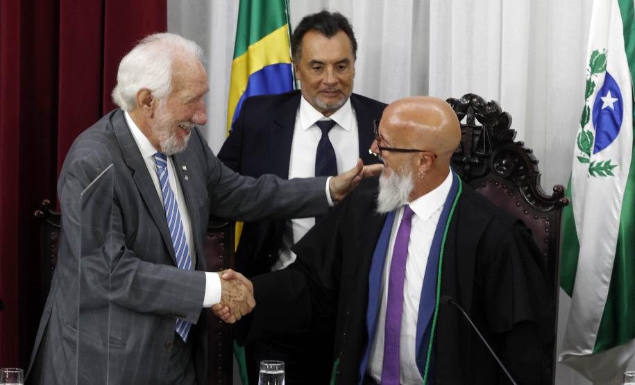 Vice-governador acompanha a posse da nova mesa diretora do Tribunal de Contas do Paraná