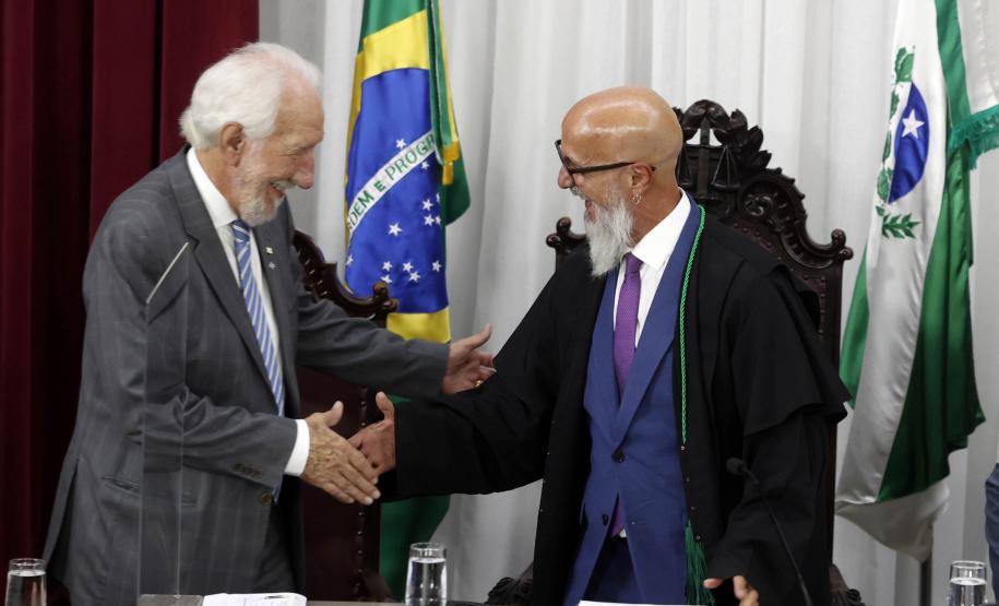 Vice-governador acompanha a posse da nova mesa diretora do Tribunal de Contas do Paraná