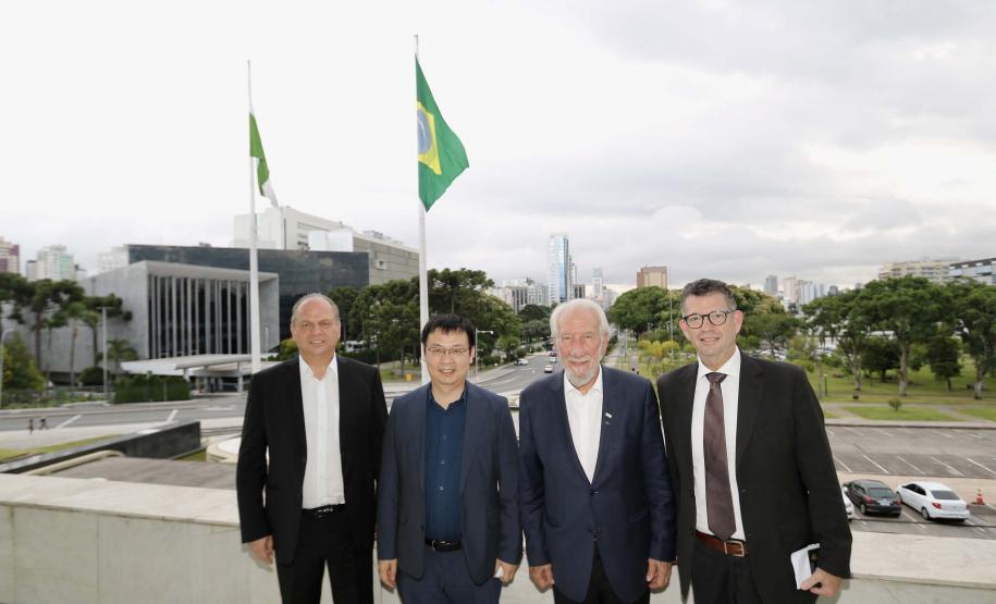 Estado e chinesa BYD discutem instalação de uma unidade da multinacional no Paraná