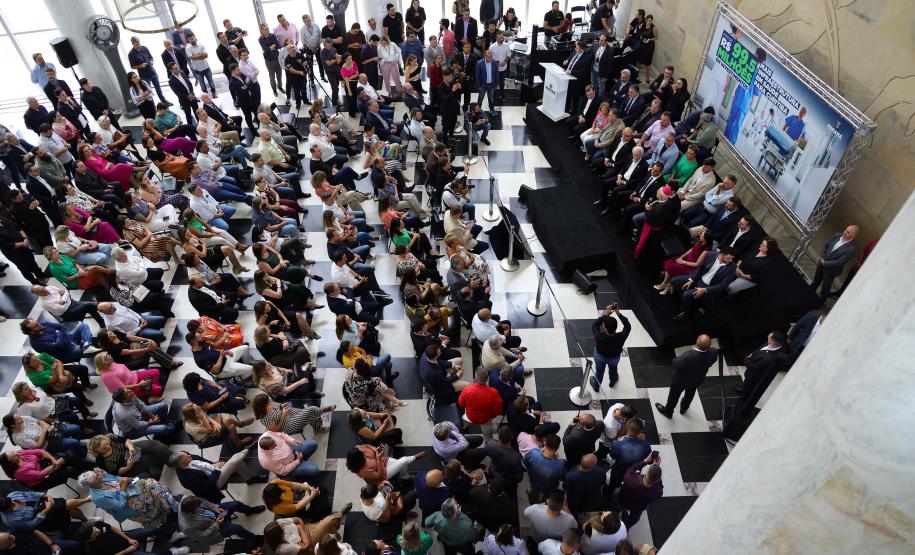 Governador formaliza investimento de R$ 99 milhões para a saúde pública de Curitiba