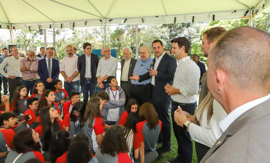 Jardim do Palácio Iguaçu ganha colmeias de abelhas nativas e horta orgânica