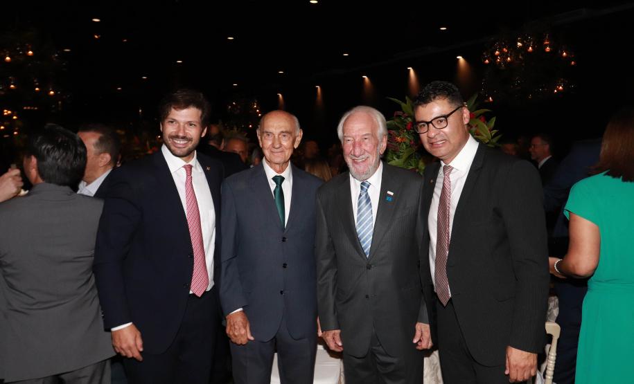 Governador em exercício exalta parceria entre Estado e o setor empresarial na posse da ACIL