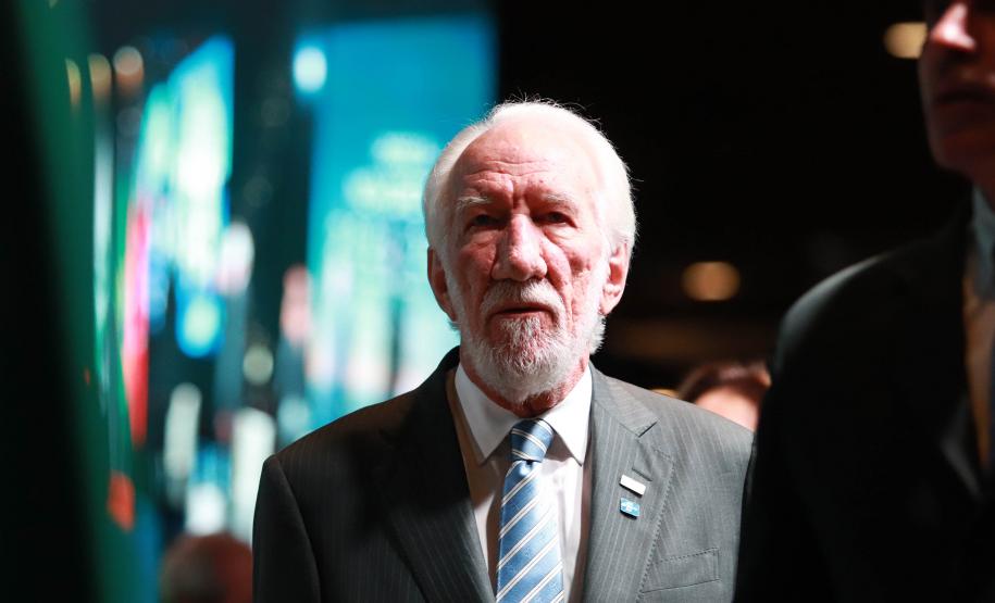 Governador em exercício exalta parceria entre Estado e o setor empresarial na posse da ACIL