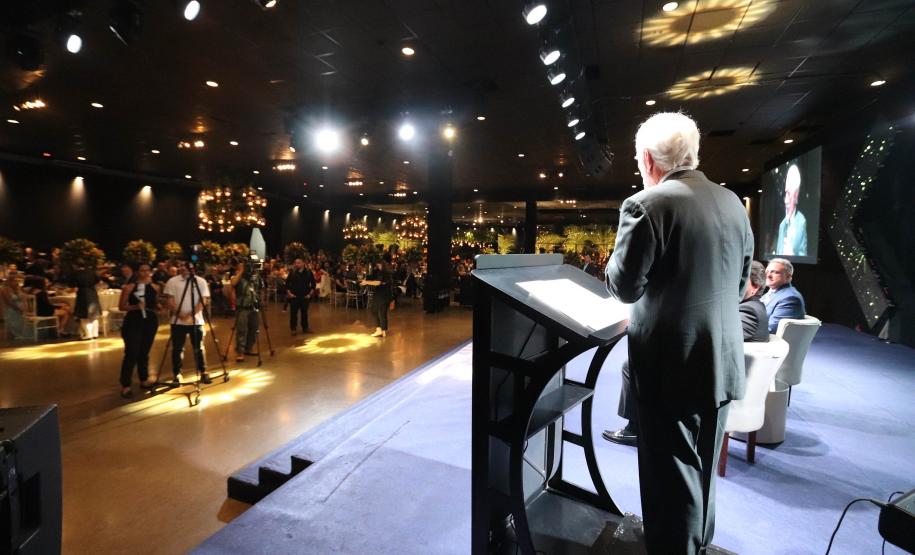 Governador em exercício exalta parceria entre Estado e o setor empresarial na posse da ACIL