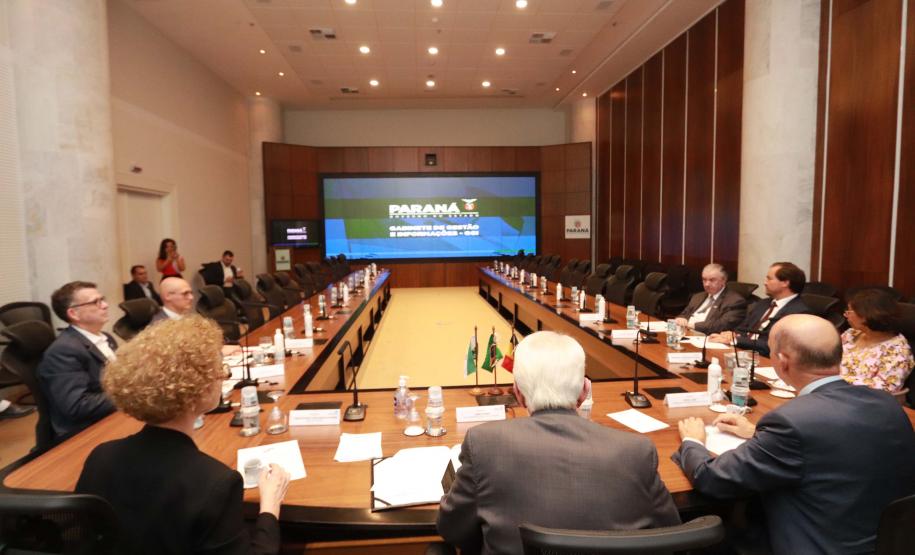 Darci Piana apresenta o Paraná ao embaixador da Bélgica no Brasil