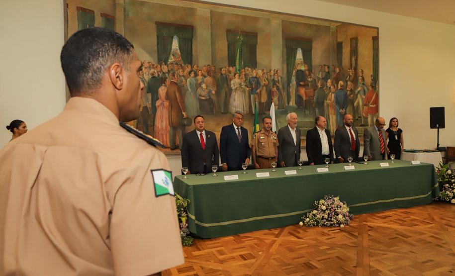 Casa Militar comemora 95 anos e condecora autoridades com medalhas de mérito