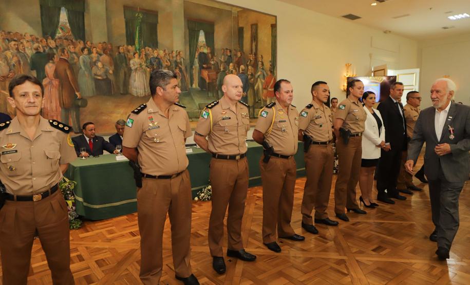 Casa Militar comemora 95 anos e condecora autoridades com medalhas de mérito