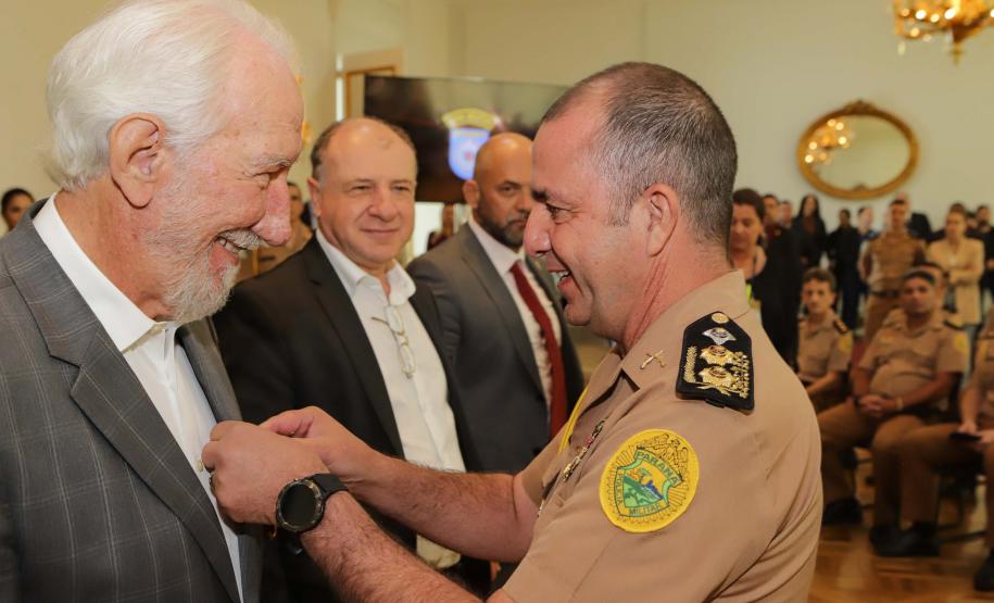 Casa Militar comemora 95 anos e condecora autoridades com medalhas de mérito