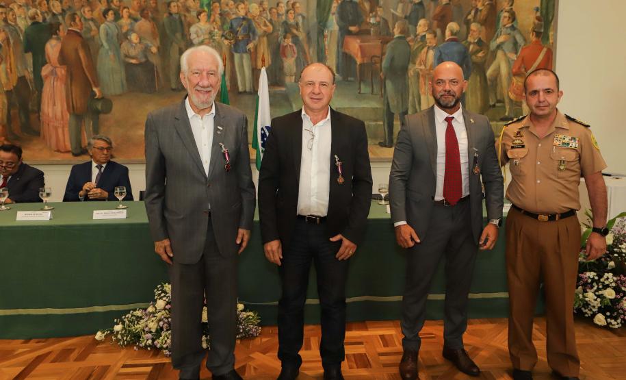 Casa Militar comemora 95 anos e condecora autoridades com medalhas de mérito