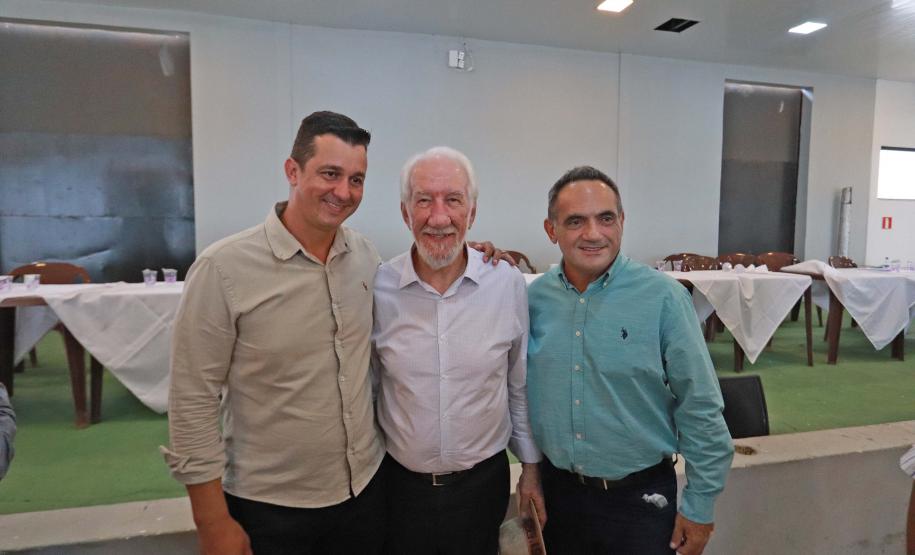 Na ExpoParanavaí, Piana diz que Paraná trabalha para abrir novos mercados para seus alimentos