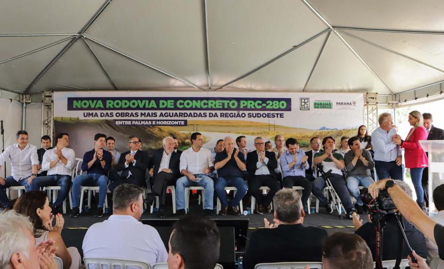 Sonho realizado: governador entrega nova PRC-280, revitalizada com concreto