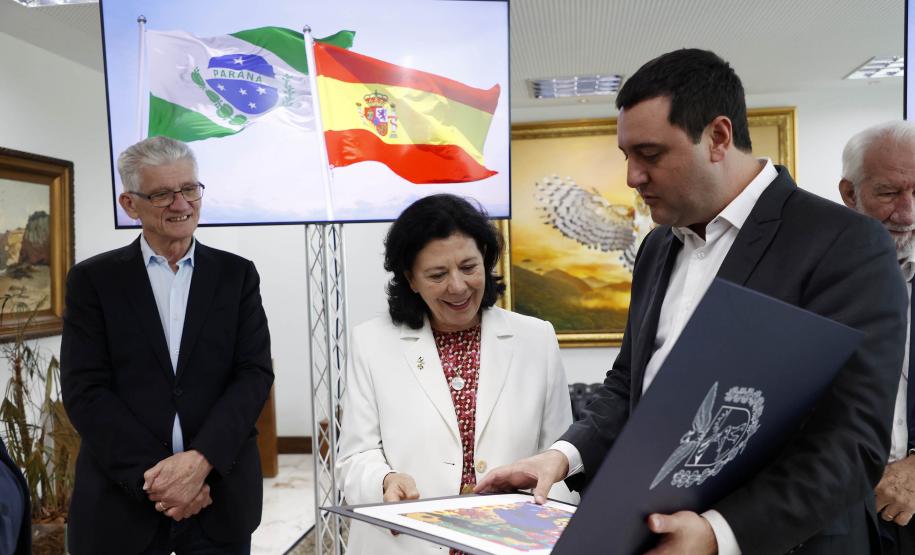 Governador e embaixadora da Espanha discutem parcerias nas áreas de infraestrutura e educação