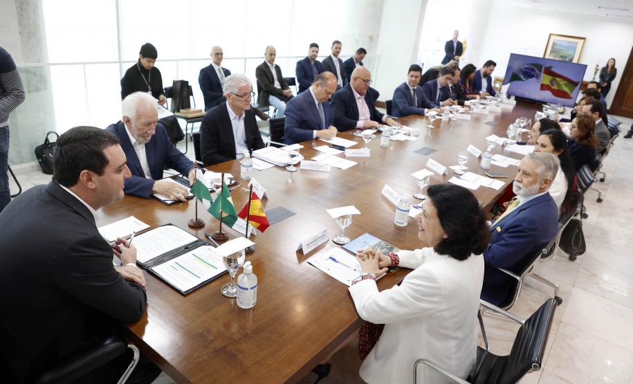 Governador e embaixadora da Espanha discutem parcerias nas áreas de infraestrutura e educação