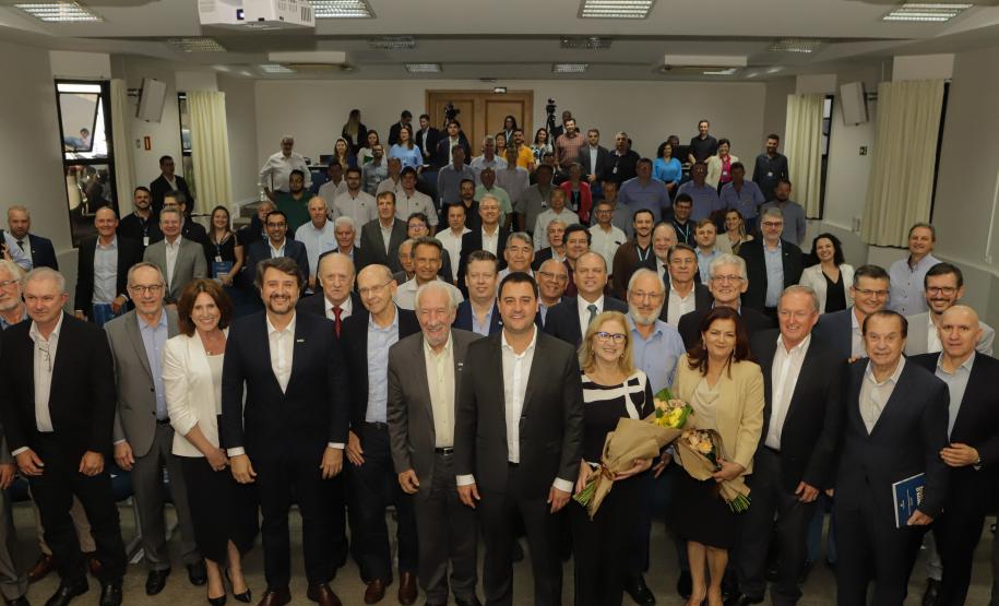 Na Ocepar, governador destaca a importância das cooperativas para o Paraná