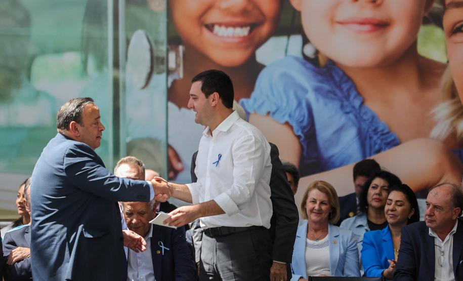 Governador entrega mais 173 ônibus escolares para a rede pública do Paraná