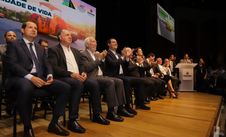 Governador lança programa para levar pavimentação a municípios com até 7 mil habitantes