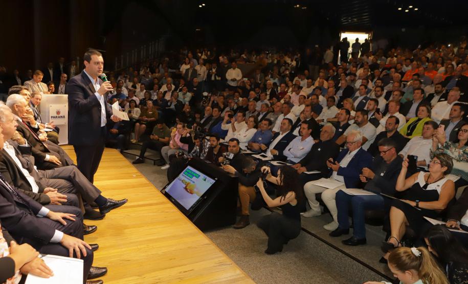 Governador lança programa para levar pavimentação a municípios com até 7 mil habitantes