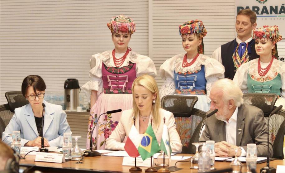 Paraná firma acordo com província da Polônia para desenvolvimento econômico, ambiental e cultural