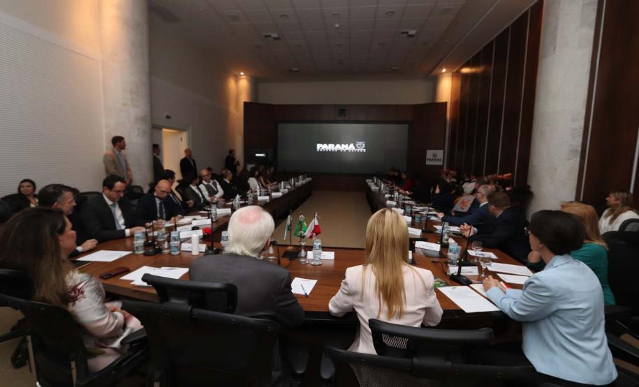 Paraná firma acordo com província da Polônia para desenvolvimento econômico, ambiental e cultural